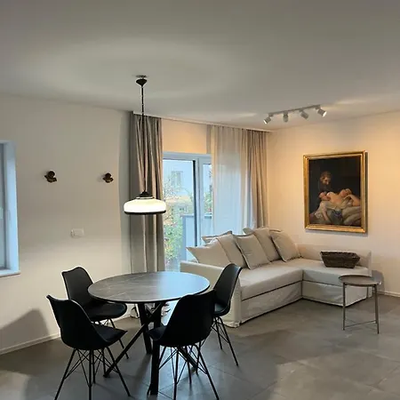 Lily Apartment *